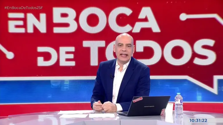 Agresión a una reportera de 'En boca de todos' en Badajoz: la pedrada que paró el directo
