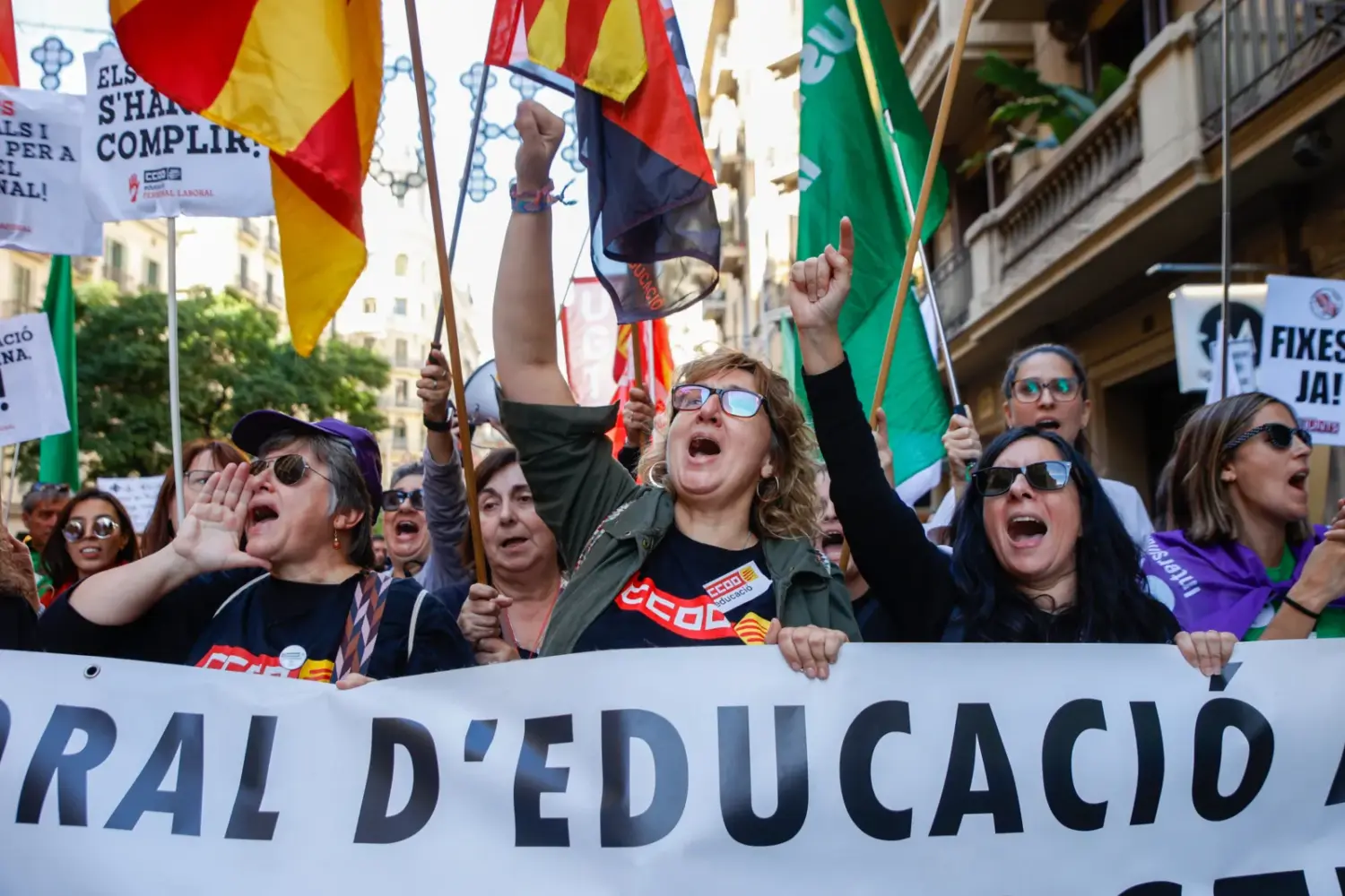 Sindicatos protestando por la precariedad de los profesores en Cataluña Sindicatos protestando por la precariedad de los profesores en Cataluña