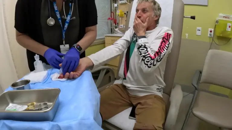 “Tengo el hueso al aire”: 'Universo Calleja' cambia de liderazgo tras el gravísimo accidente de su presentador