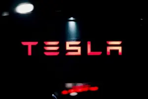 Tesla cancela algunos de sus coches de lujo icónicos para centrarse en el desarrollo del robot Optimus