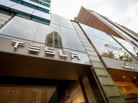Tesla reduce su apuesta por los coches de lujo y prioriza recursos para impulsar el robot humanoide Optimus Tesla reduce su apuesta por los coches de lujo y prioriza recursos para impulsar el robot humanoide Optimus