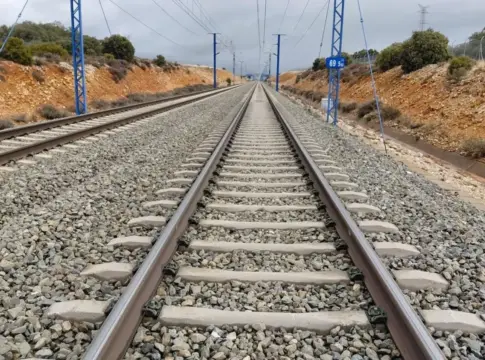 Una vía de tren de Adif Una vía de tren de Adif