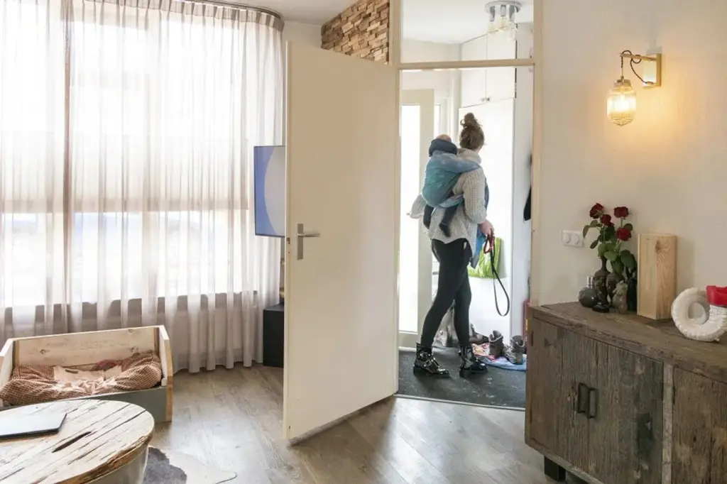 El INE destapa que el gasto de los españoles ahora se ha desplazado a los restaurantes y la vivienda 1 Vivienda: el agujero que no deja de crecer