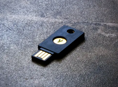 YubiKey se consolida como herramienta esencial para proteger cuentas frente a ciberataques YubiKey se consolida como herramienta esencial para proteger cuentas frente a ciberataques