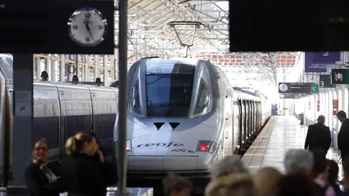 andalucía aislamiento tren reservas Semana Santa Andalucía sufre un aislamiento por tren que lastra las reservas de cara a Semana Santa