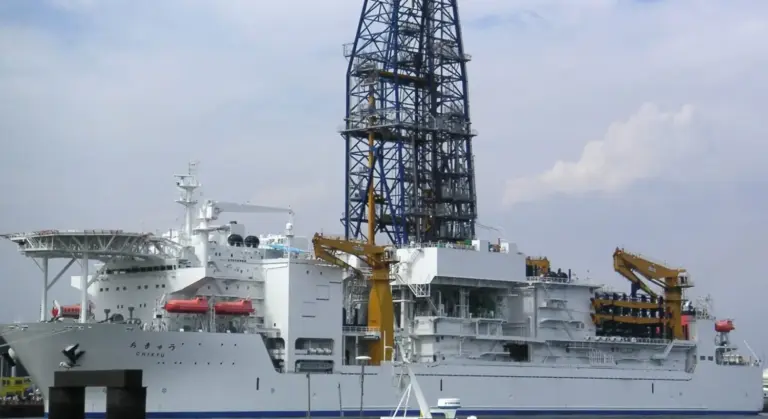 Científicos japoneses hallan lodo a 6.000 metros con elementos desconocidos que cambiarán la tecnología