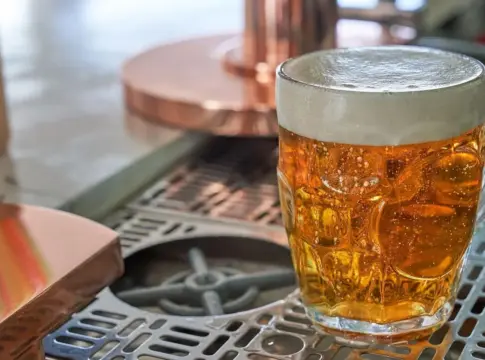 cerveza sin alcohol españa La cerveza sin alcohol convierte a España en el mercado más potente de Europa Fuente: Freepik