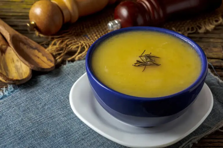 El secreto de la abuela para que el caldo espese sin echar harina ni patata