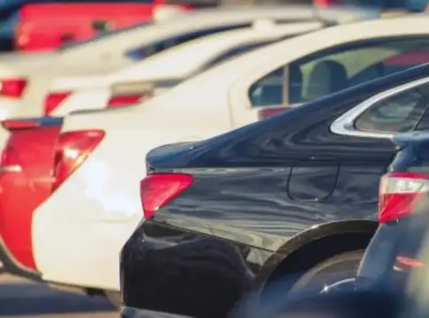 coches usados viejos inseguros La trampa de los coches usados en España: más viejos, más caros y mucho menos seguros