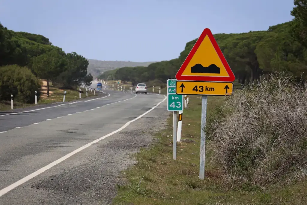 Abandono de las carreteras en España: baches y grietas en 3 de cada 10 kilómetros