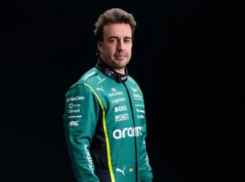 fernando alonso aston martin amr26 mate Fernando Alonso estrena el Aston Martin AMR26 satinado bajo la dirección de Newey
