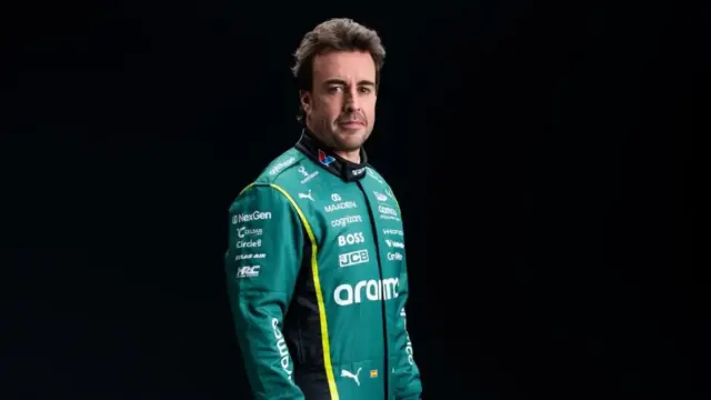 Fernando Alonso estrena el Aston Martin AMR26 satinado bajo la dirección de Newey