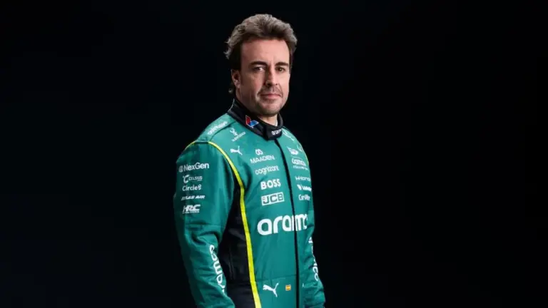 Fernando Alonso estrena el Aston Martin AMR26 satinado bajo la dirección de Newey