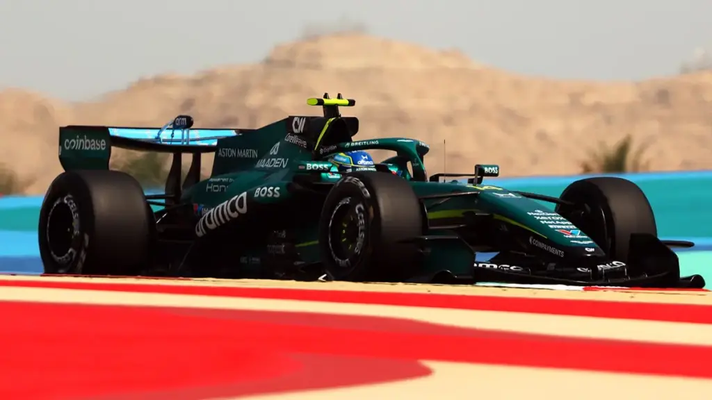 Fernando Alonso despierta al Aston Martin en Bahréin mientras Ferrari asusta con el primer récord