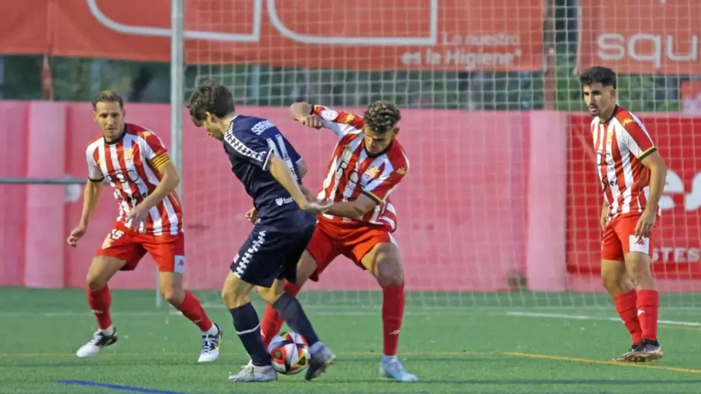 Piqué unifica el fútbol de Manresa: el final de las rivalidades históricas en favor del negocio 1 Piqué unifica el fútbol de Manresa: el final de las rivalidades históricas en favor del negocio