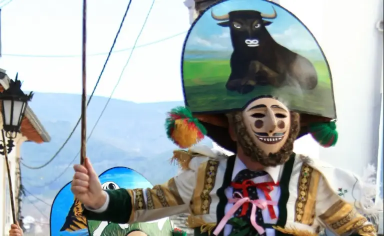 Hormigas vivas al aire: la batalla más salvaje del Entroido gallego