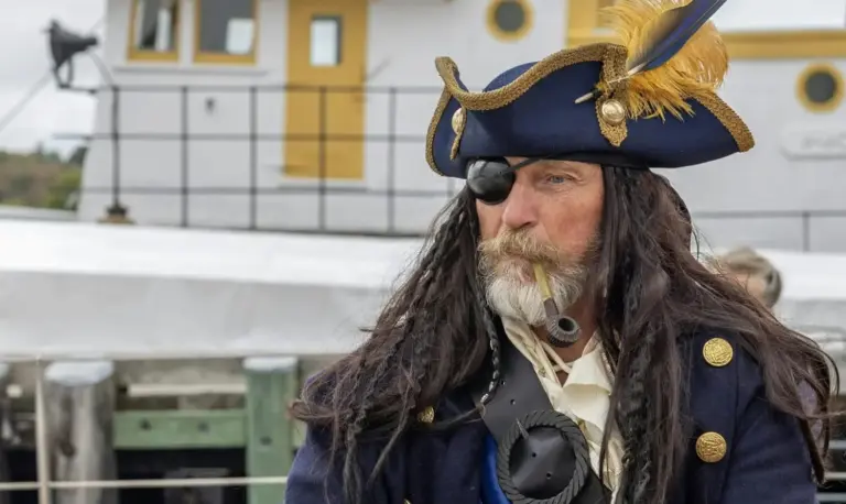 Los piratas no llevaban parche por estar tuertos: el truco de visión nocturna que usaban en combate