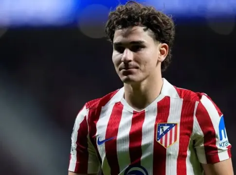 vestuario Barça Julián Álvarez Flick El vestuario del Barça pide a Julián Álvarez pero Flick prefiere otro perfil