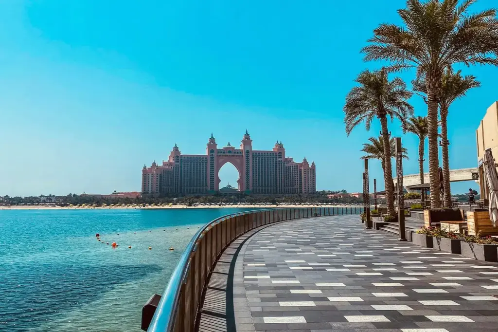 Agua bajo el desierto: el brillante plan de Emiratos Árabes para enterrar millones de litros y asegurar reservas de agua en pleno desierto