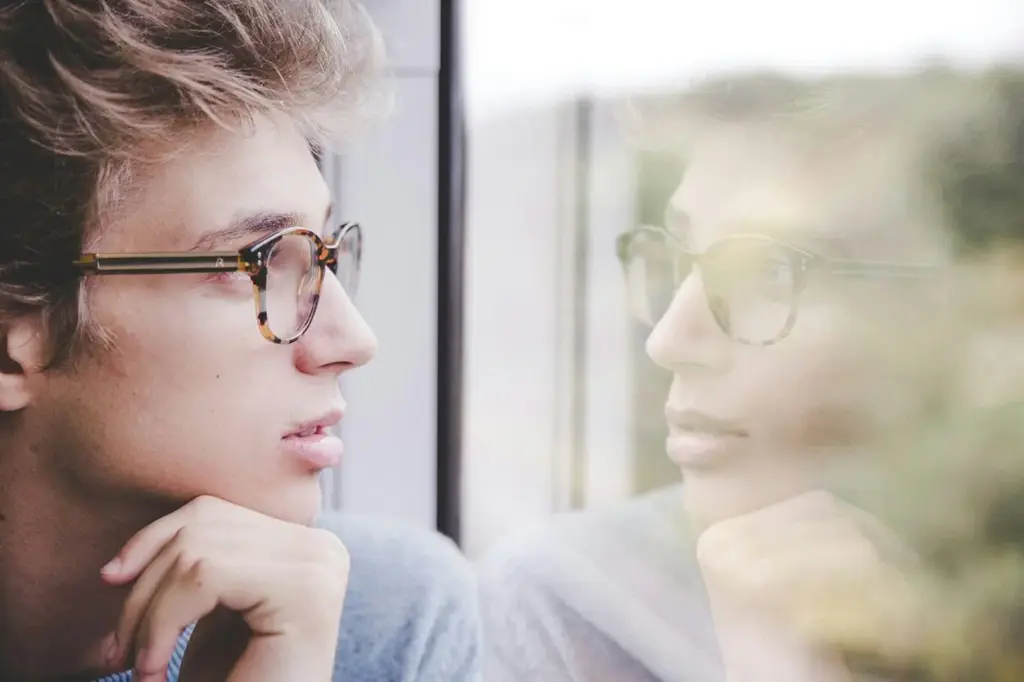 Alain de Botton, filósofo: "¿Por qué hemos creado un mundo donde tener una vida normal no es suficiente?" 59 Alain de Botton, filósofo, se pregunta por qué hemos creado un mundo donde tener una vida normal ya no parece suficiente