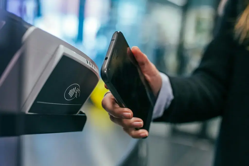 Bizum Pay llega a España como nuevo sistema de pago contactless que compite con Apple Pay y Google Pay