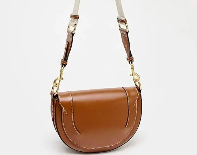 El bolso de la reina Letizia que puedes encontrar en Zara por menos de 30 euros 2 El clon de Zara que compite con el armario real