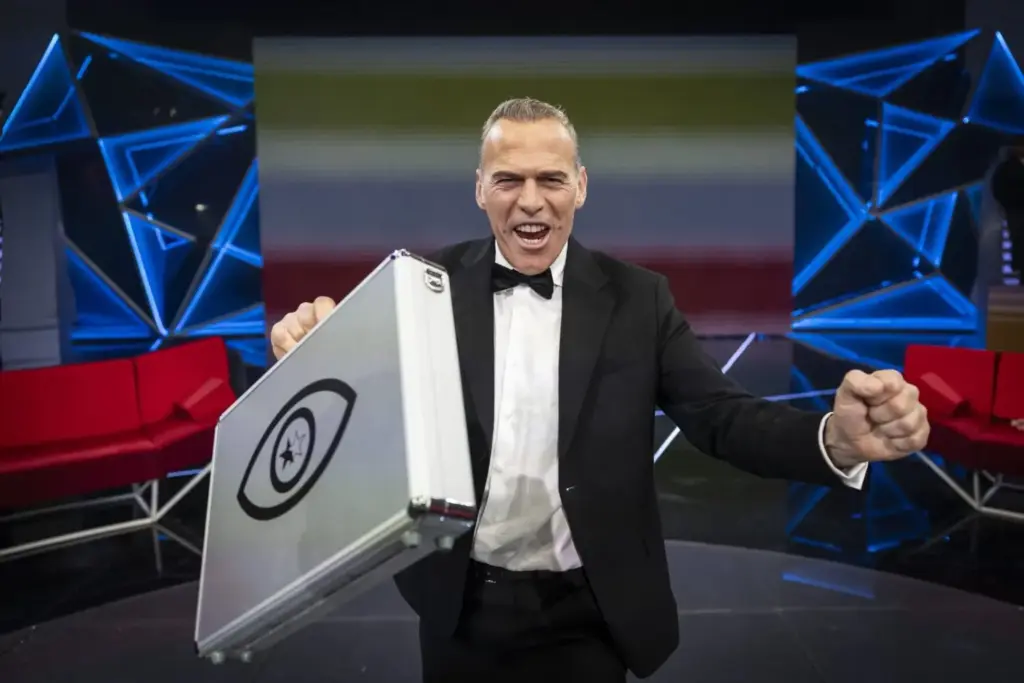 Carlos Lozano revela qué hará con los 50.000 euros que cosechó en 'GH Dúo 4' y lanza un polémico dardo a sus rivales