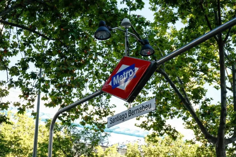 El Metro de Madrid aceptará pago con tarjeta y móvil desde el 1 de junio: adiós a las colas