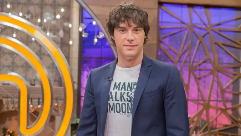 El truco de Jordi Cruz para redondear el sabor del caldo de verduras: un chorrito de soja blanca