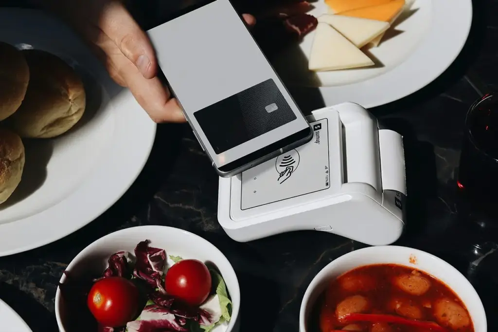 Con Bizum Pay, los bancos españoles buscan plantar cara a Apple y Google en los pagos sin contacto