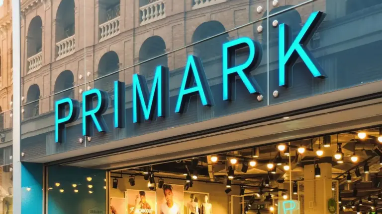 El Real Madrid aterriza en Primark con una línea de ropa low-cost: La prenda de 22 euros ya se agota