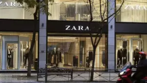 El bolso de la reina Letizia que puedes encontrar en Zara por menos de 30 euros