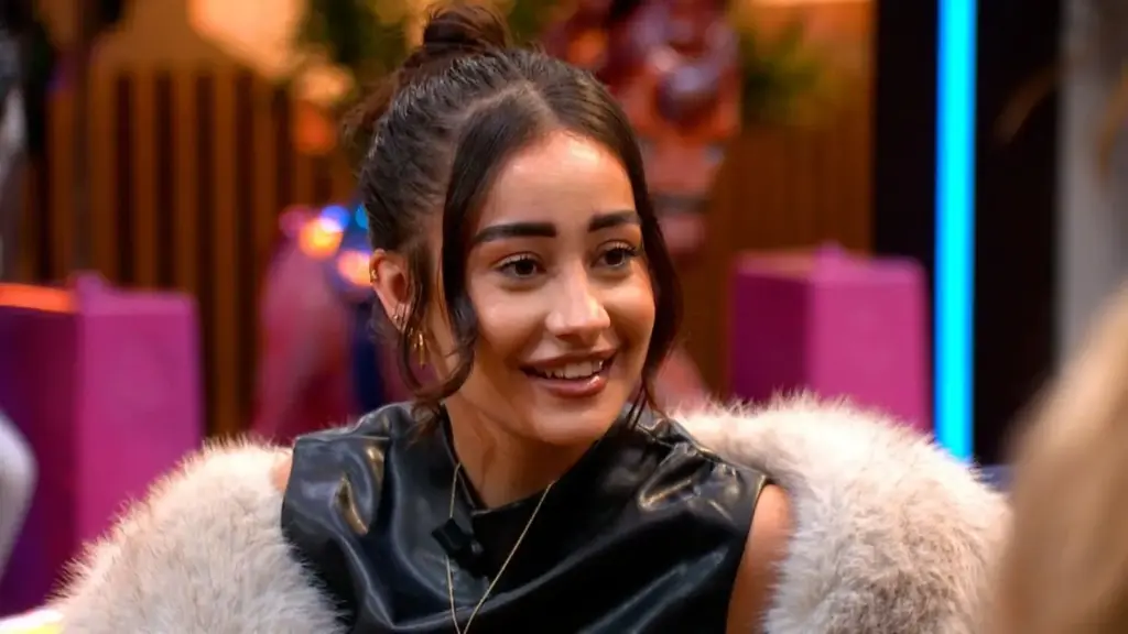 "Pasaré de moda": El nuevo desafío televisivo de Marina Rivers junto a Loles León 3 El mito de los ingresos y el rechazo temporal a 'Supervivientes'