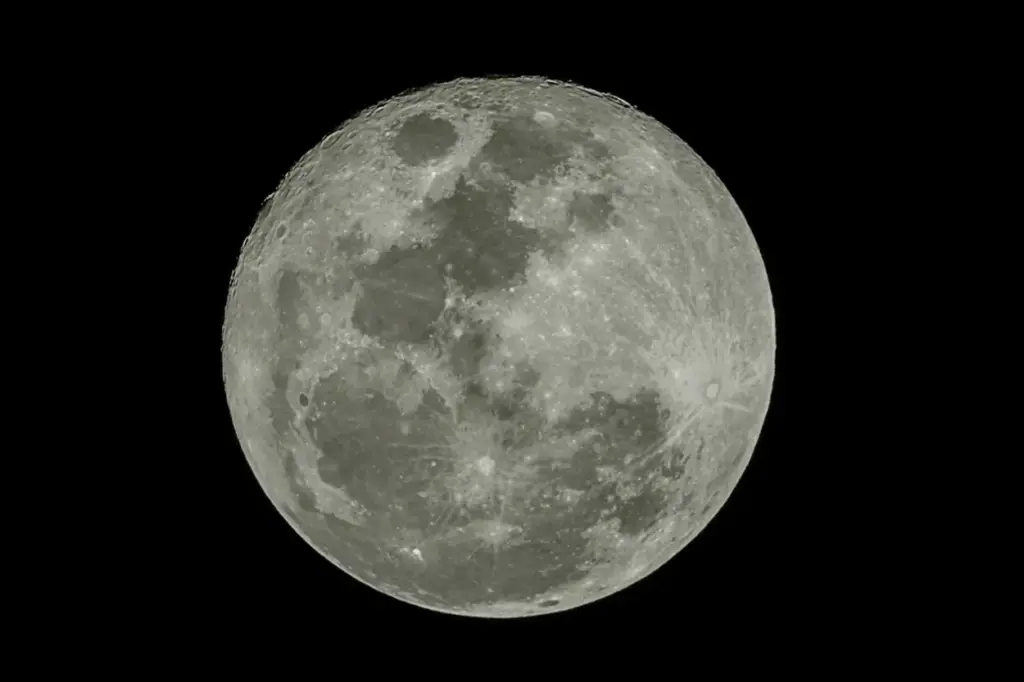 El origen de la Luna podría no haber sido un simple accidente, según un hallazgo científico que obliga a reescribir la historia espacial