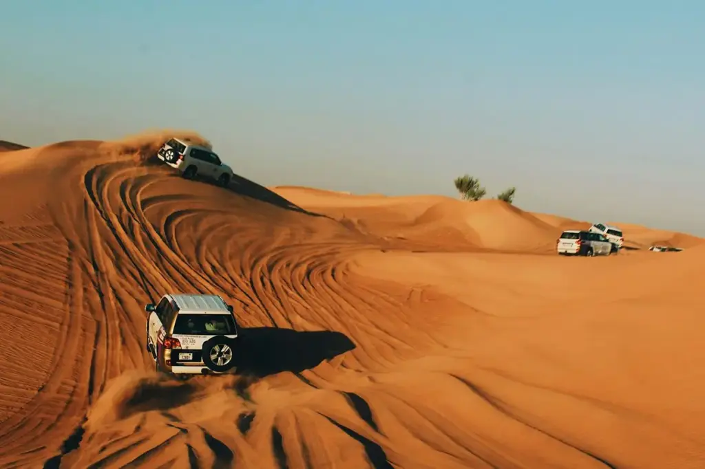 El plan de Emiratos Árabes consiste en ocultar millones de litros de agua bajo el desierto como escudo frente a sequías extremas