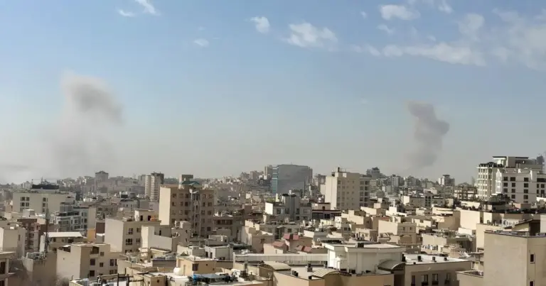 'Espejo Público' da voz a los españoles atrapados en Dubái bajo los ataques de Irán: “Veo desde mi cama pasar los misiles”