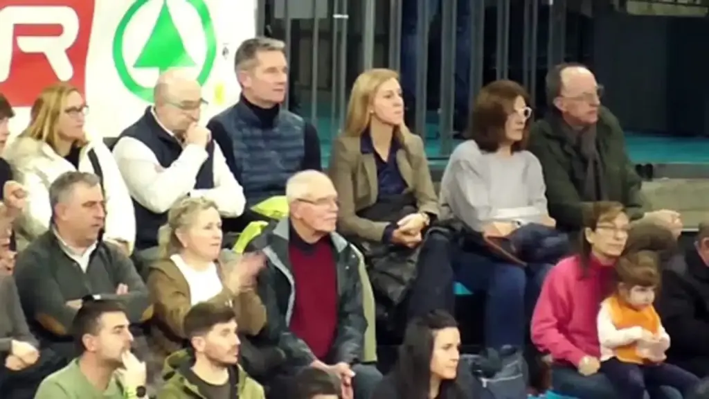 Huida rápida y planes por separado tras el pitido final