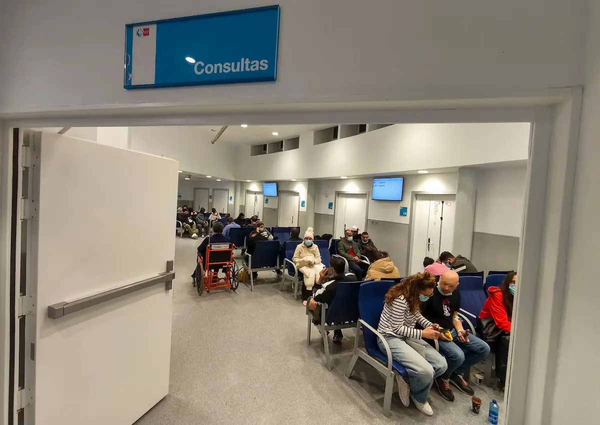 Ir al médico en España sin papeles cambiará con la nueva sanidad universal que prepara el Gobierno