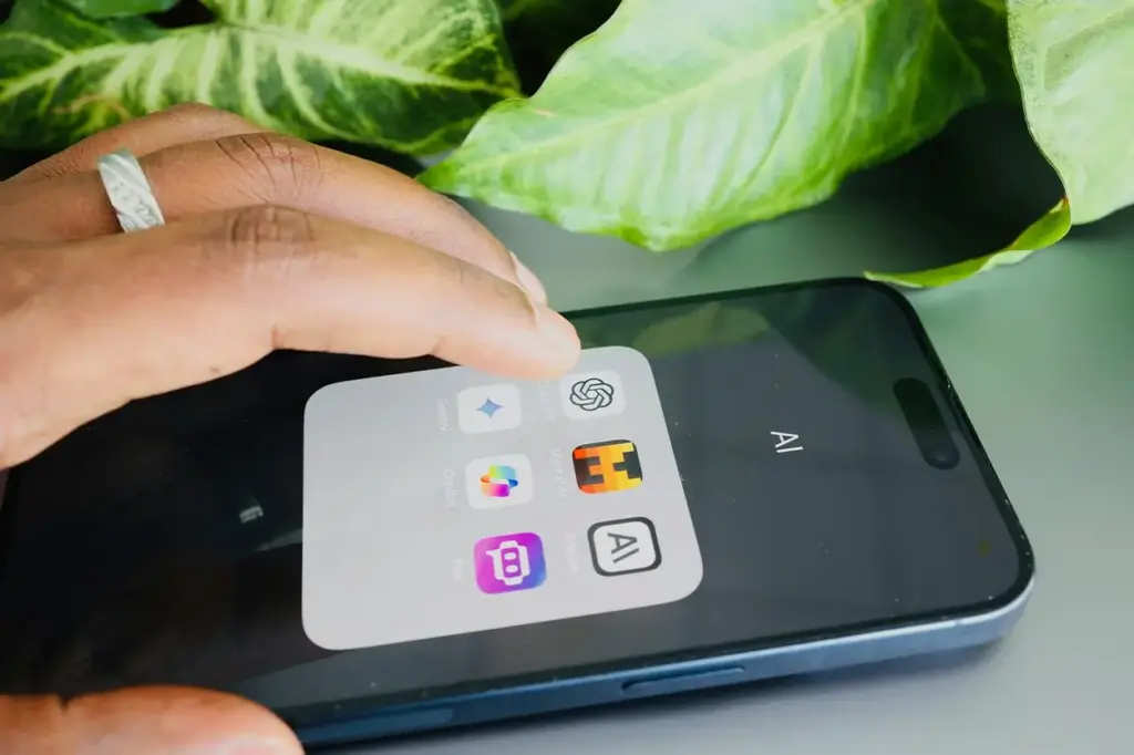 Borrar ChatGPT: por qué cientos de personas están desinstalando la app de sus móviles 1 La desinstalación de ChatGPT refleja una tendencia de usuarios que quieren reducir el uso de apps de IA en su día a día