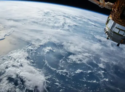 La misión europea que aterrizará en el polo sur de la Luna para buscar agua: así es el papel de España en el proyecto más ambicioso de la ESA La misión europea que aterrizará en el polo sur de la Luna para buscar agua: así es el papel de España en el proyecto más ambicioso de la ESA