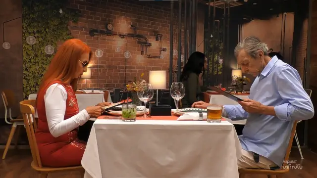 La falta de caballerosidad dinamita el primer plato en 'First Dates'