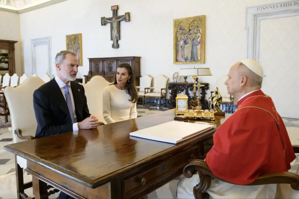 La prensa europea estalla contra la reina Letizia por lo que se atrevió a hacer ante el Papa León XIV 3 La respuesta de Avellaneda a las críticas de la prensa italiana