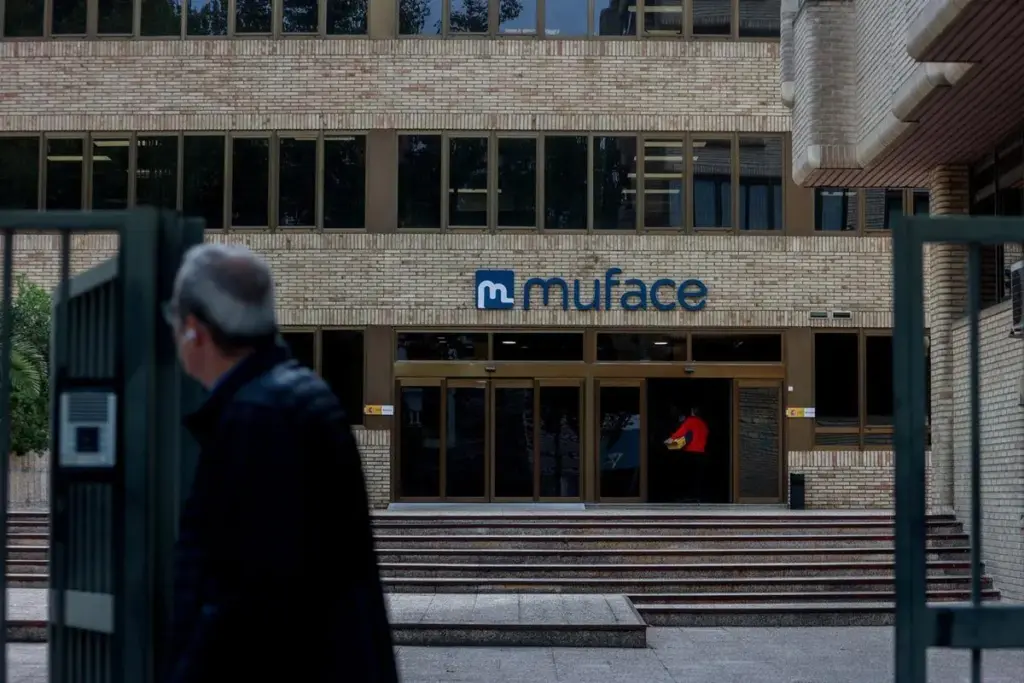 La fuga silenciosa de funcionarios de Muface se acelera en medio de quejas por la atención sanitaria 2 Las quejas que están empujando a muchos a cambiarse