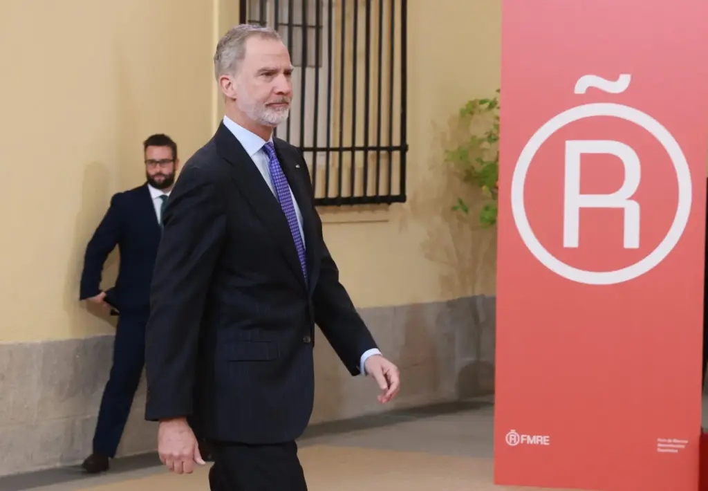 Letizia deja solo a Felipe VI: El desplante en su último acto reactiva los rumores de ruptura