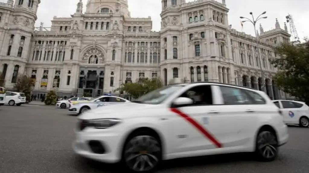 Lo que va a cambiar en 2026 para taxis y conductores profesionales