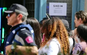 Los clientes españoles de Temu y Shein se enfrentan a un nuevo 'tasazo': despídete de los paquetes baratos