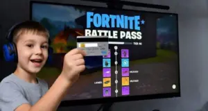 Representación de un niño con una tarjeta bancaria mientras juega a Fortnite