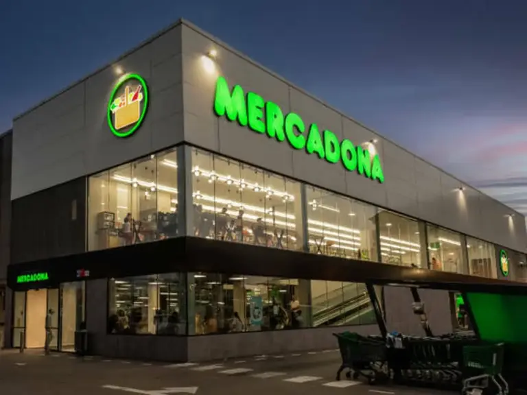 Ni peluquería ni marcas caras: el milagroso champú de Mercadona de 4 euros que salva el pelo dañado