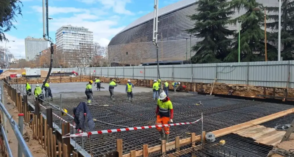 Obras en las inmediaciones del estadio Santiago Bernabéu