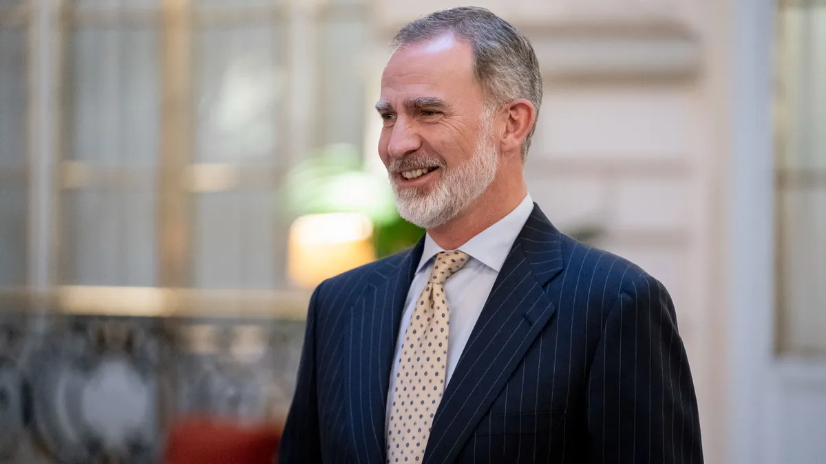 Pillan a Felipe VI en un bar de Salamanca, muy bien acompañado, pero no por Letizia | Fuente: Europa Press Pillan a Felipe VI en un bar de Salamanca, muy bien acompañado, pero no por Letizia